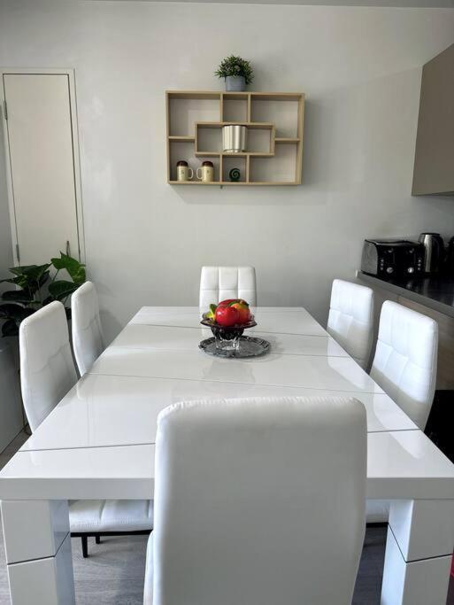 Immaculate 3 Bd 2 Bth Apartment -Free Carpark & Pool Auckland Exterior foto