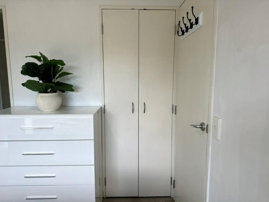 Immaculate 3 Bd 2 Bth Apartment -Free Carpark & Pool Auckland Exterior foto