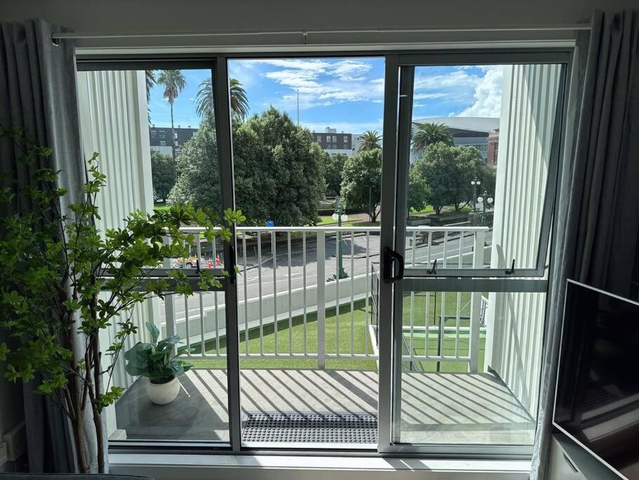 Immaculate 3 Bd 2 Bth Apartment -Free Carpark & Pool Auckland Exterior foto